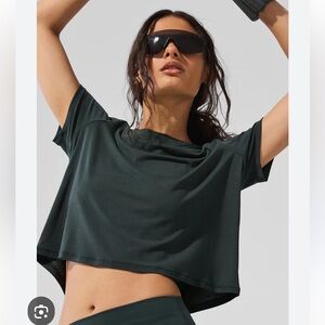 ALO Yoga Cropped All Day Short Sleeve t-shirt. XXS